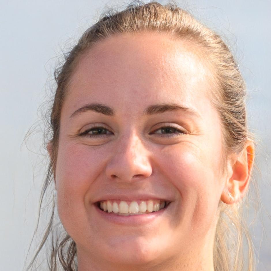 Professional florist instructor with years of experience in wedding and event floristry